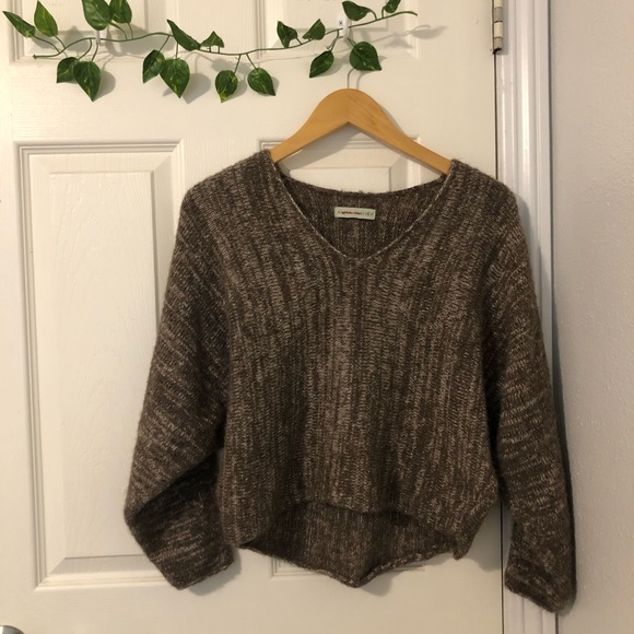 Aliya Wanek Cropped V Neck Sweater - Picture 1 of 4